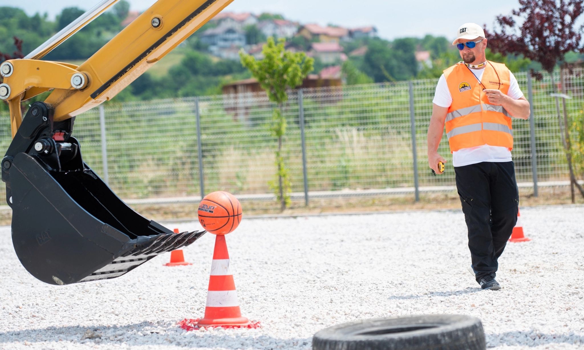 Takmičenje najvještijih operatera u rukovanju CAT mašinama